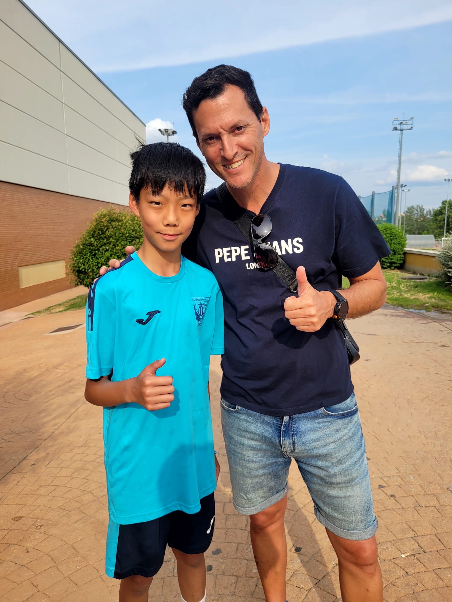 Joven jugador y mentor, Elite Futbol Scouting